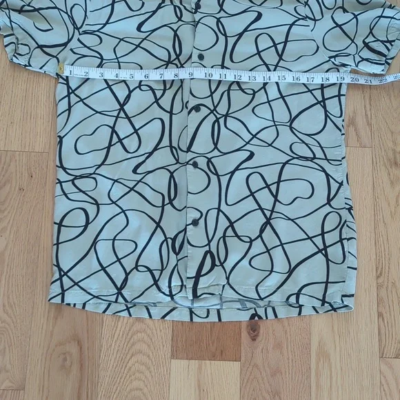 ASOS. Abstract Patterned. Men's Button Down. Size Medium. - Picture 5 of 7